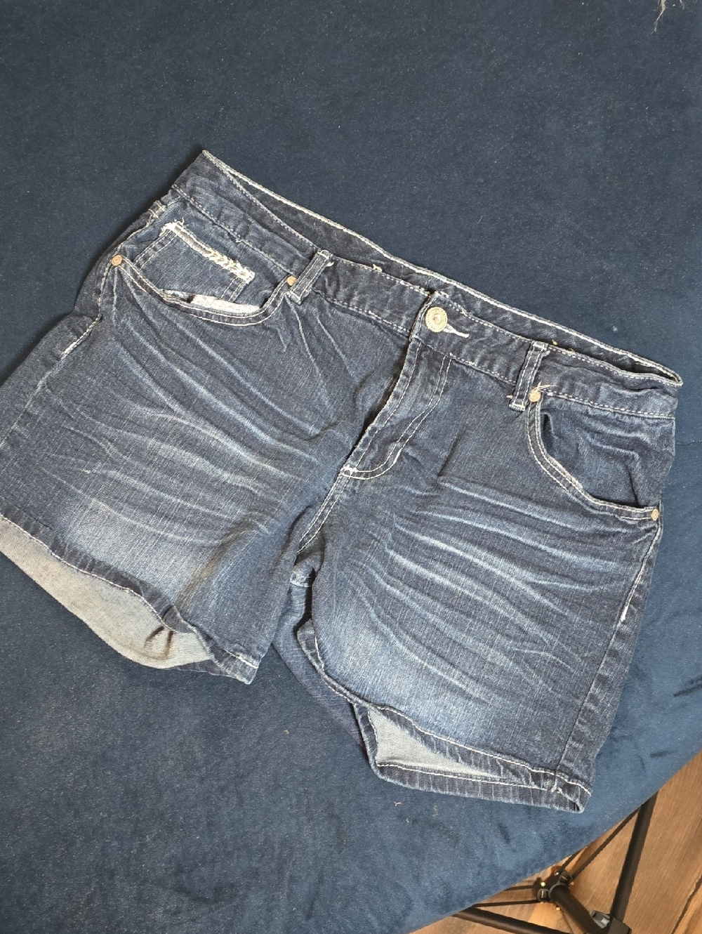 Women's Denim Roll-Cuff Jean Shorts in Blue Wash